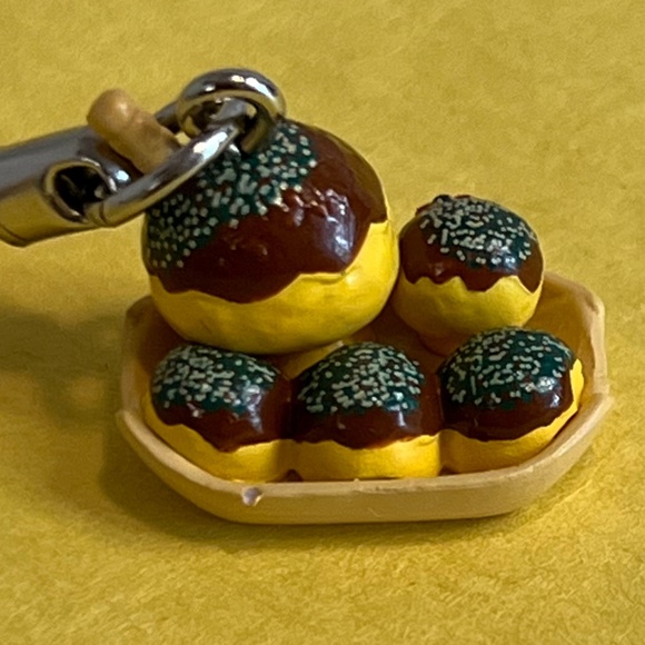 Vintage Hello Kitty　Local Netsuke "Osaka Takoyaki & Kagawa Udon" - Picture 7 of 8